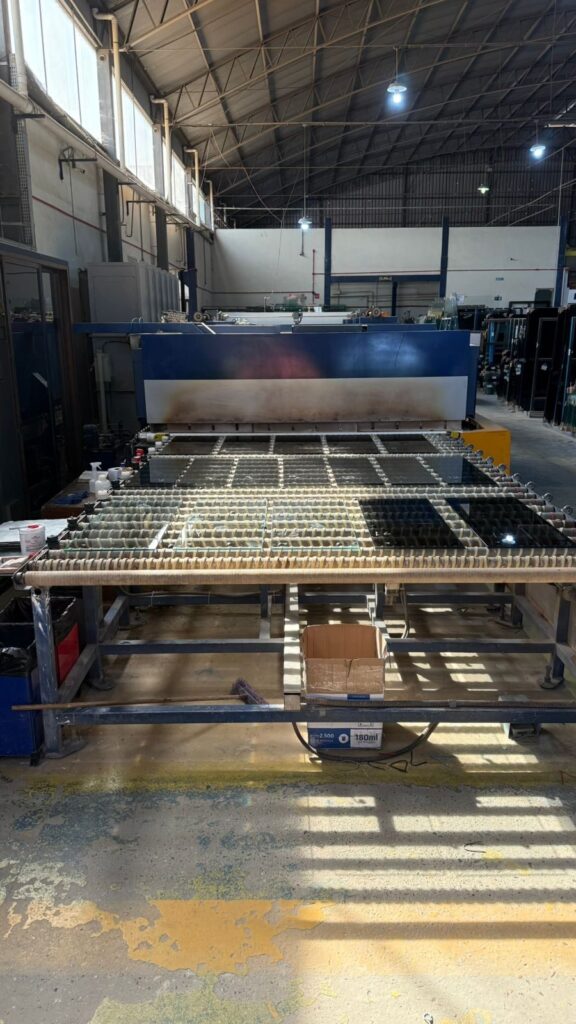 TAMGLASS 2438 4 
Forno para temperado 2400 x 3800 mm tempera de 4 ate 19mm 